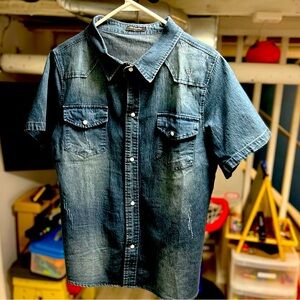 Short sleeve snap-down shirt, faded color vibe